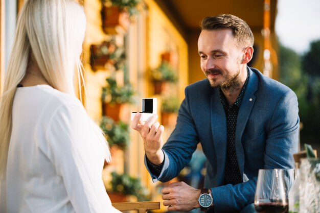 Free photo man giving engagement ring to her girlfriend