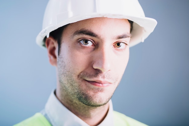 Free photo man in hardhat looking at camera