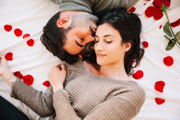 Man kissing woman in forehead