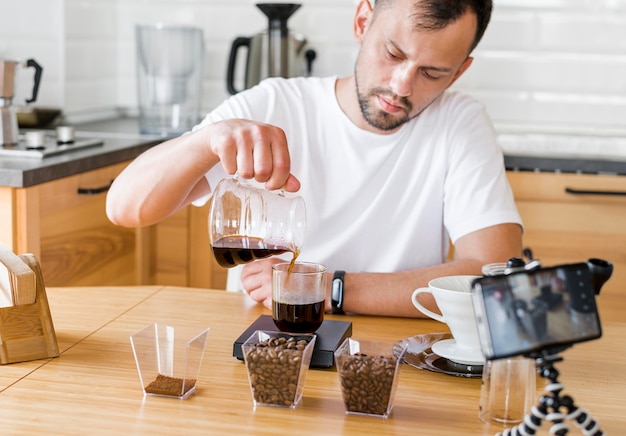 Free photo man pouring coffee in cup