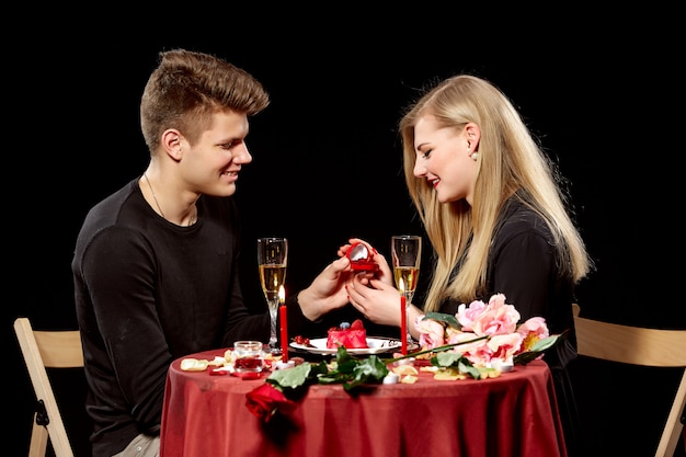 Free photo man proposing marriage to a surprised woman