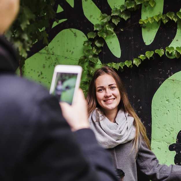 Free photo man shooting woman with smartphone