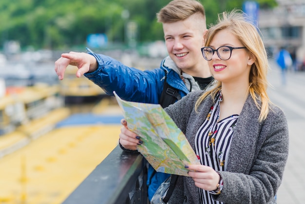 Free photo man showing sight to female tourist