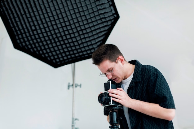 Free photo man in a studio working on his  passion