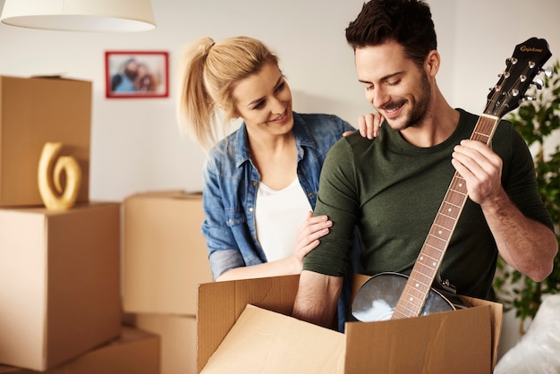 Man taking out guitar from the box