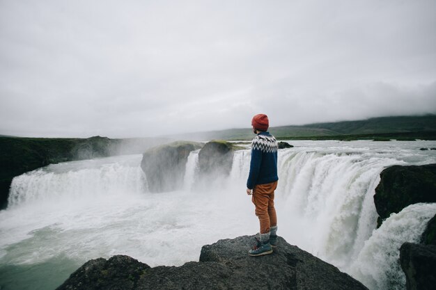 Man traveller walk arund icelandic landscape