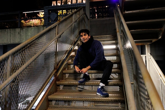 Man tying his laces to go running in the city