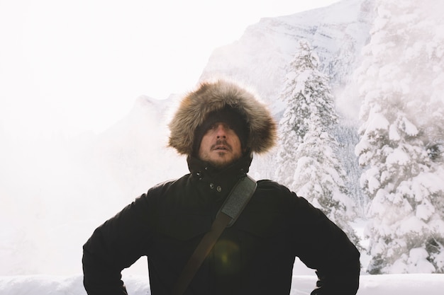 Free Photo man in warm clothes on mountains background