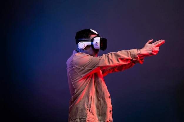 Free photo man wearing vr goggles for shooting game