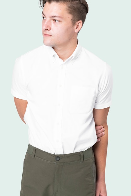 Free photo man wearing white shirt with green pants