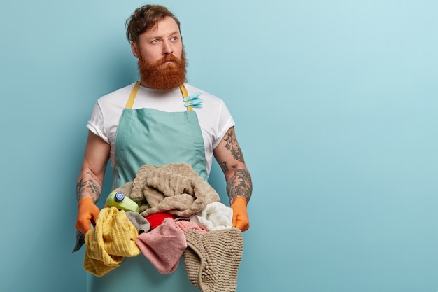 Free Photo man with ginger beard doing laundry