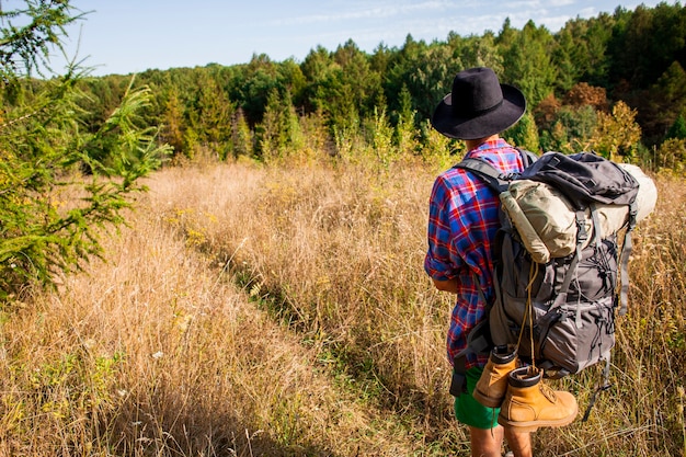 Man with hat travelling in the field