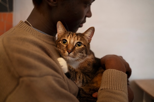 Free Photo man with his adorable pet cat