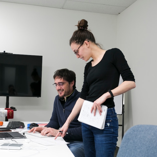 Free photo man and woman at working table