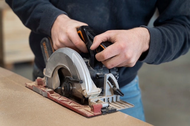 Free Photo man working on cutting mdf board