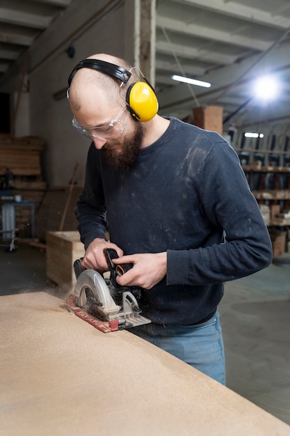 Free Photo man working on cutting mdf board