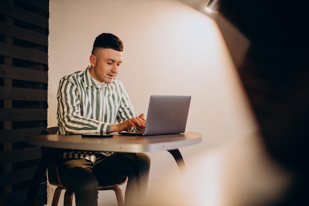 Man working on laptop in a cafe