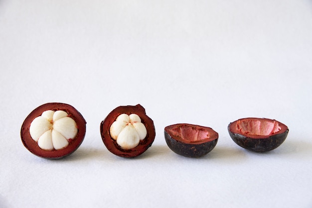 Free photo mangosteen thai popular fruits - a tropical fruit with sweet juicy white segments of flesh inside a thick reddish-brown rind.