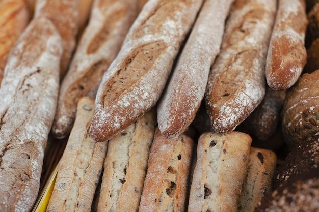 Free photo many fresh baguettes in the bakery