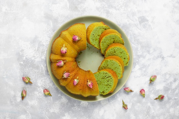 Free photo matcha green tea bundt cake on grey stone  top view copy space