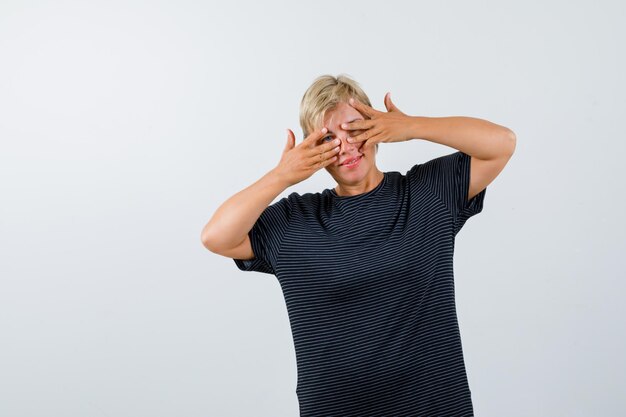 Free photo mature woman posing in the studio