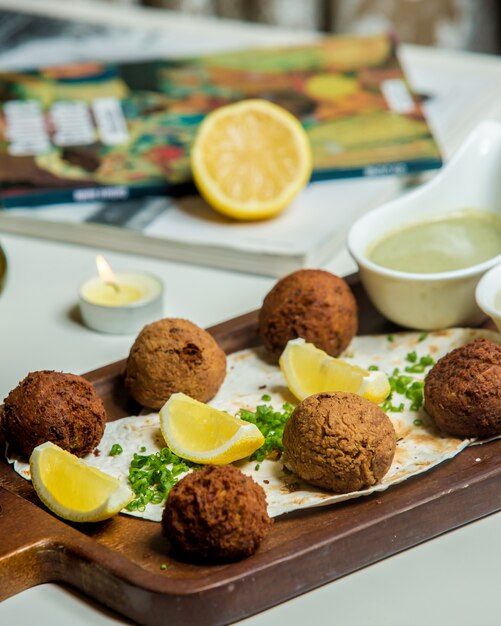 Free Photo meat balls served with lemon and sauce