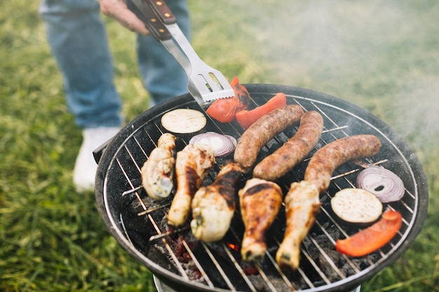 Free photo meat on barbecue grill in nature