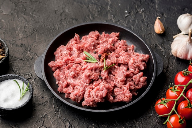 Meat on plate with tomatoes and garlic