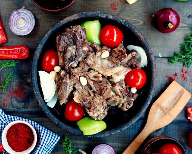 Meat soyutma with vegetables on the table