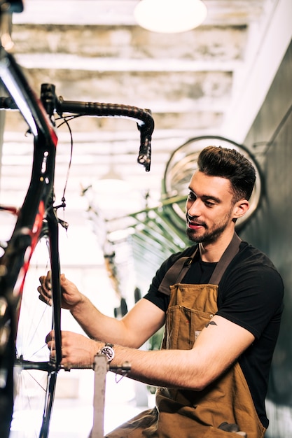 Free Photo mechanic repairing a bicycle