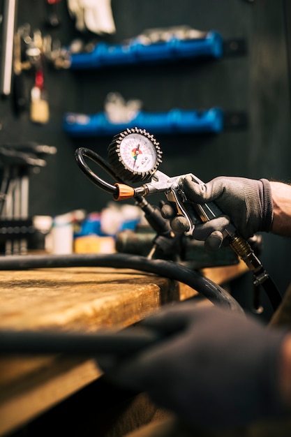 Free photo mechanic repairing a bicycle