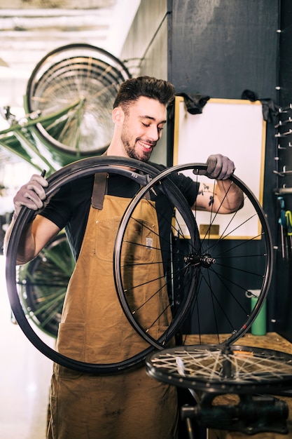 Free photo mechanic repairing a bicycle