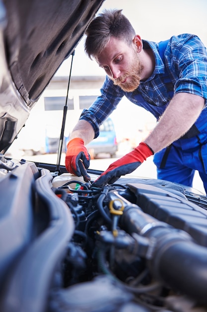 Mechanic repairing a car in the workshop