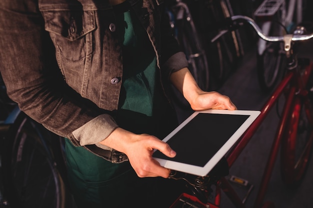 Mechanic using digital tablet