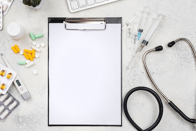 Free photo medical objects assortment with empty clipboard