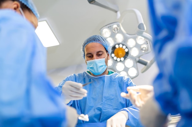 Free photo medical team performing surgical operation in hospital operating the medical team doing the critical operations