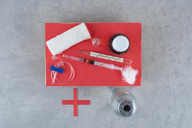 Free photo medicines with syringe on gray