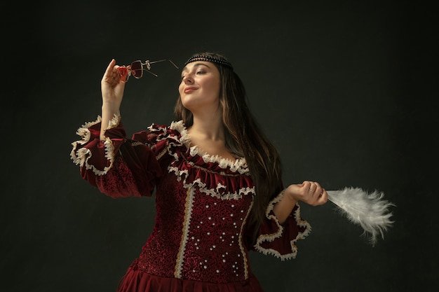 Free photo medieval young woman in oldfashioned costume