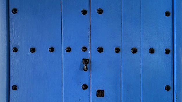 Free photo mediterranean blue door