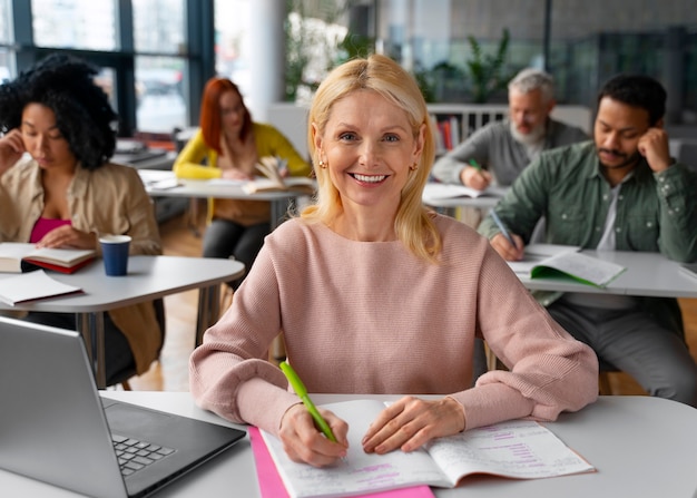 Free Photo medium shot adults studying together