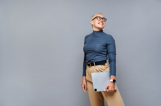 Medium shot business woman holding tablet