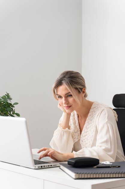 Medium shot business woman portrait