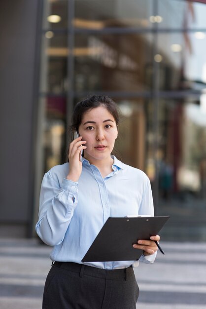 Medium shot business woman working