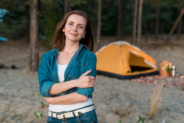 Free Photo medium shot camping woman