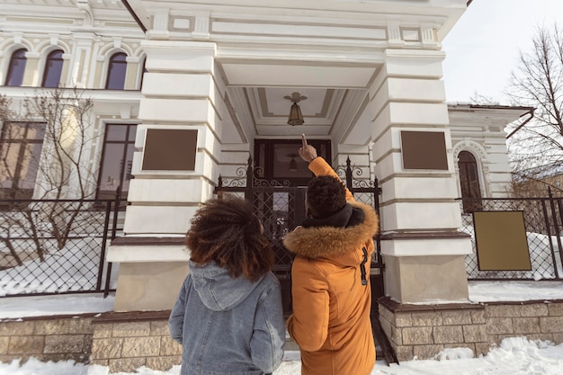 Medium shot couple admiring monument