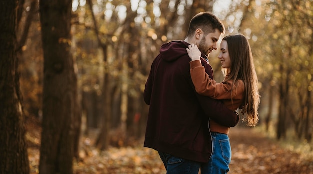 Free photo medium shot couple holding each other