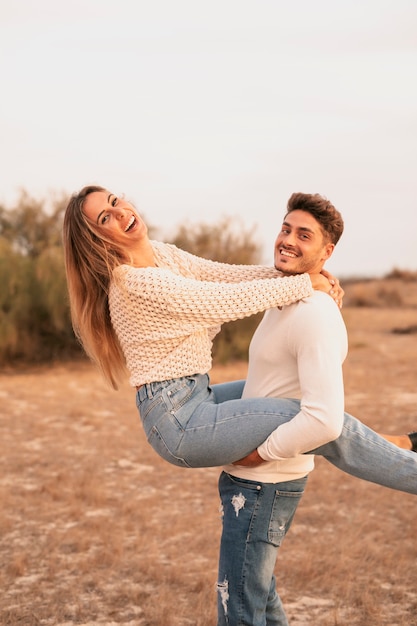 Free photo medium shot of couple looking at camera