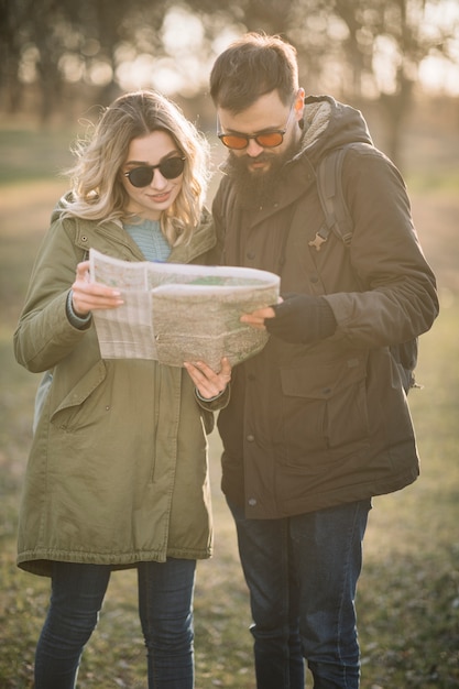 Free photo medium shot couple looking at map