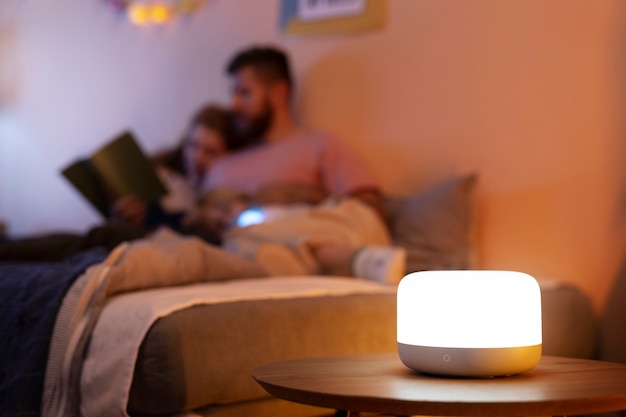 Free photo medium shot couple reading in bedroom