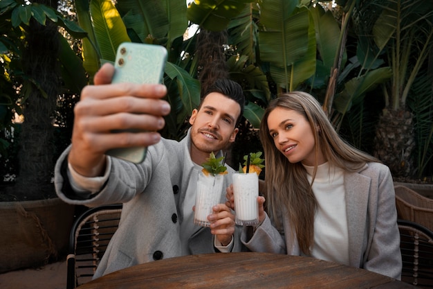 Free photo medium shot couple with pina colada